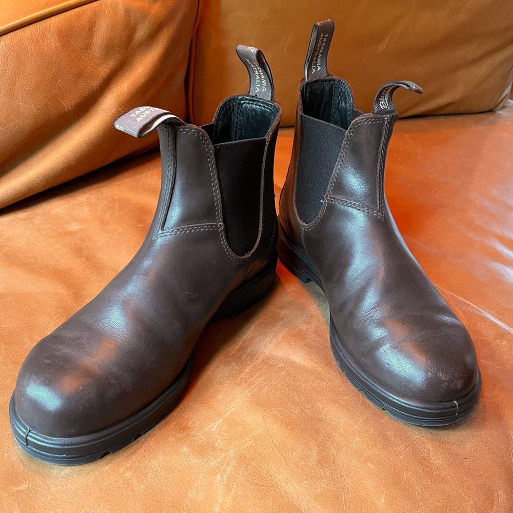 Blundstone dark brown like new